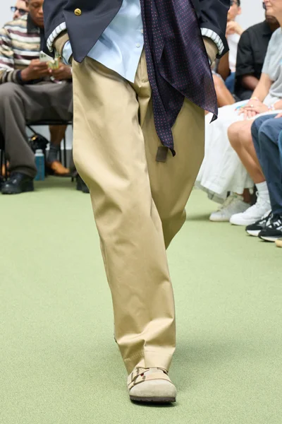 Look 16